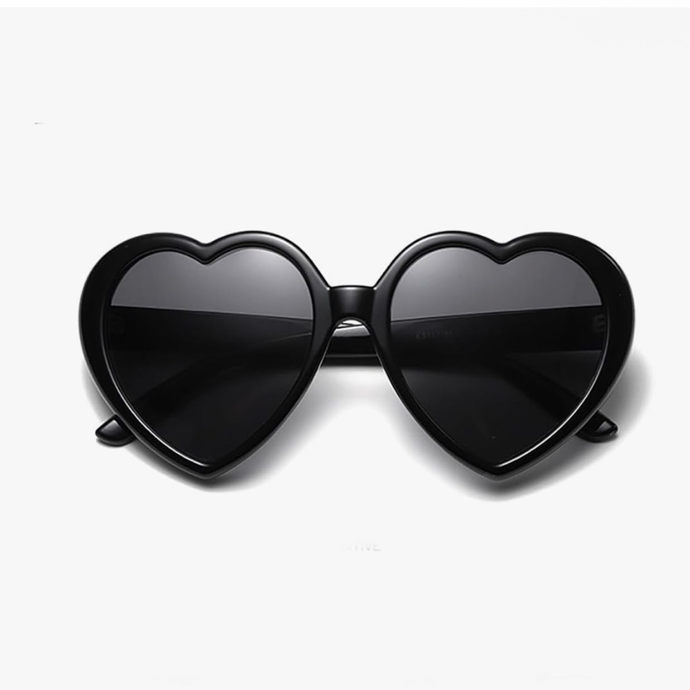 🆕 Heart-Shaped Oversized Women's Sunglasses - Black - Picture 2 of 6